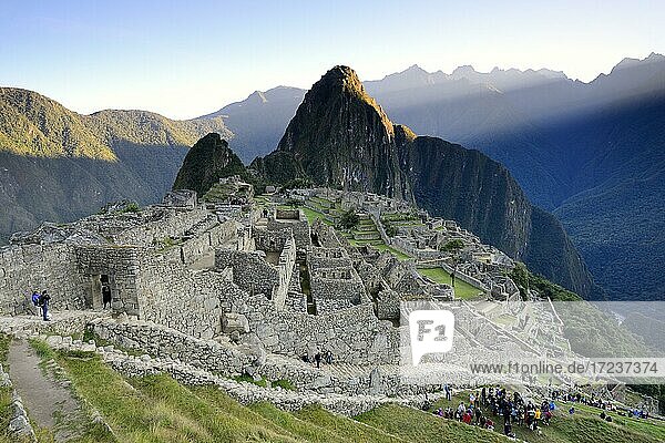 Inca ruined city with Mount Huayna Picchu with first rays of sun  Machu Picchu  Urubamba Province  Peru  South America