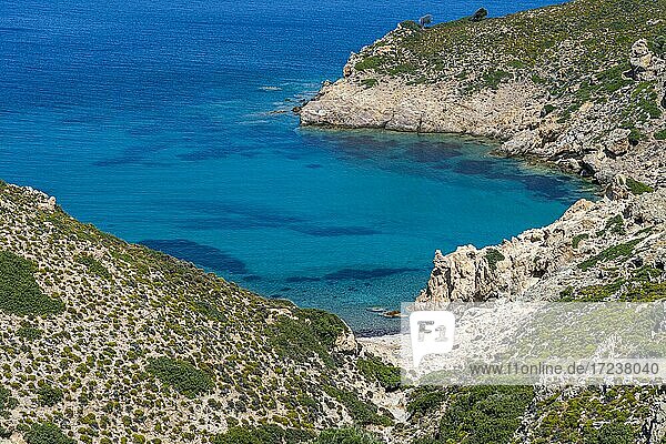 Kleine Bucht mit klarem Wasser  Patmos  Griechenland  Europa