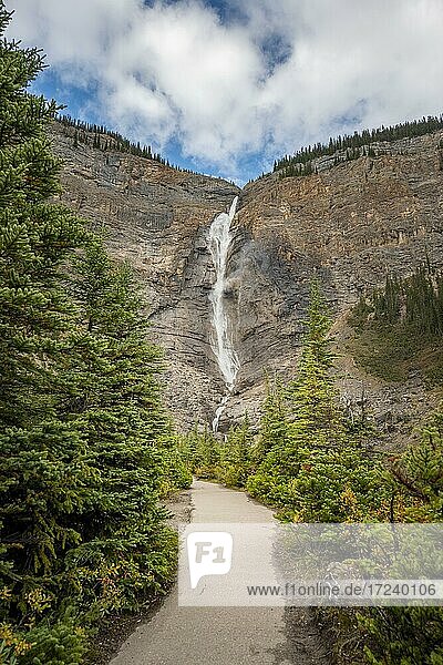 Wanderweg zum Wasserfall  Takakkaw Falls  Rocky Mountains  Yoho Valley  Yoho Nationalpark  Provinz Alberta  Kanada  Nordamerika