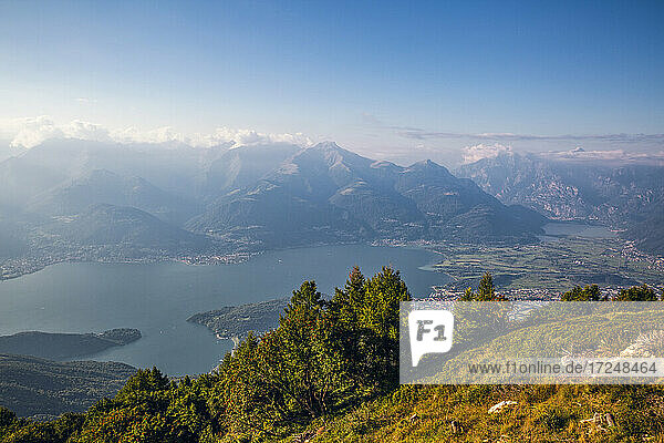Italien  Lombardei  Panoramablick vom Gipfel des Monte Legnoncino am Comer See