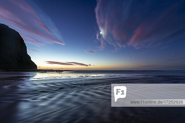 Neuseeland  Südinsel  Meer bei Sonnenuntergang
