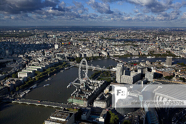 UK  London  Stadtbild mit London Eye und Themse