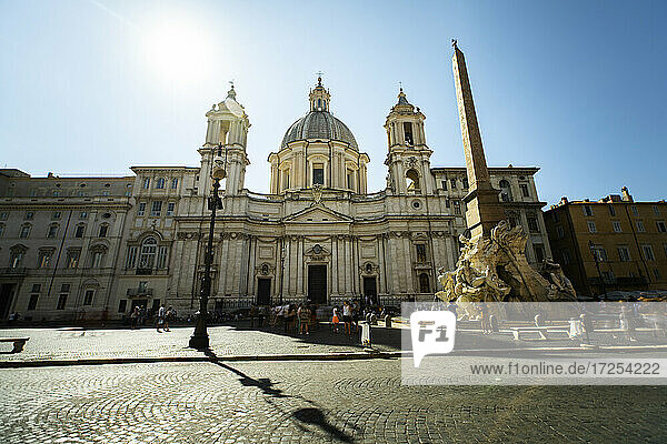 Tiefblick auf Sant'Agnese in Agone und den Fiumi-Brunnen auf der Piazza Navona  Rom
