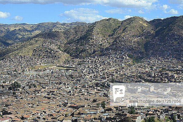 Blick über die Dächer der Stadt Cusco  Peru  Südamerika