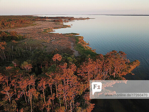 Luftbildpanorama der Salzwiese Pamlico Sound  Nags Head  North Carolina  Vereinigte Staaten von Amerika  Nordamerika