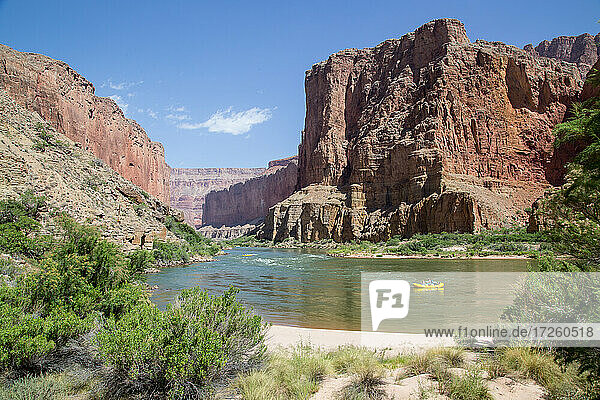 Flößer auf dem Colorado River durch den Grand Canyon  Arizona  Vereinigte Staaten von Amerika  Nordamerika