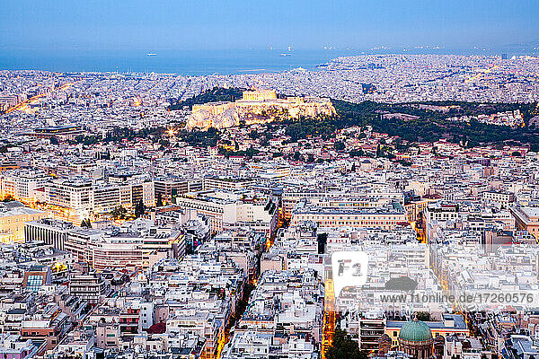 Luftaufnahme der Akropolis und der Stadt Athen  Attika  Griechenland  Europa