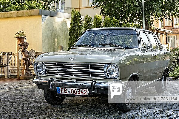 Oldtimer Opel Kadett Typ B  Baujahr ab 1965  L  4-türige Limousine  Deutschland  Europa