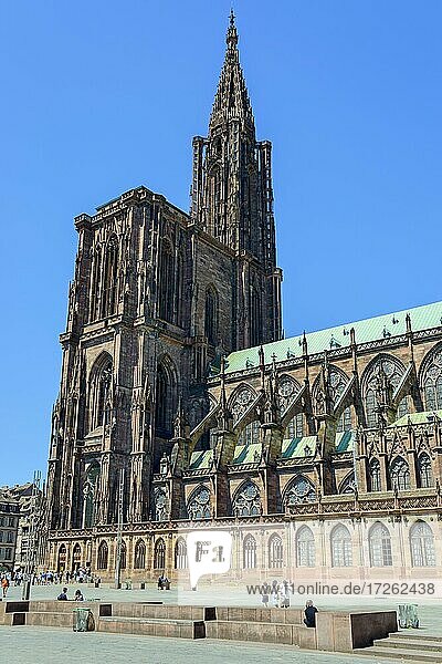 Place de la Cathedrale und Münster Notre Dame  UNESCO Weltkulturerbe  Straßburg  Elsass  Frankreich  Europa
