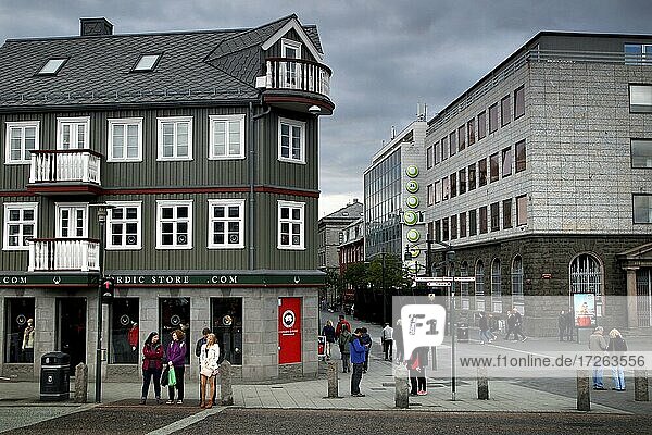 Häuser in der Tryggvagata  Fußgängerzone  Altstadt  Reykjavík  Island  Europa