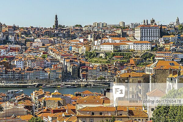 Old architecture of Porto and Vila Nova de Gaia  North Region  Portugal  Europe
