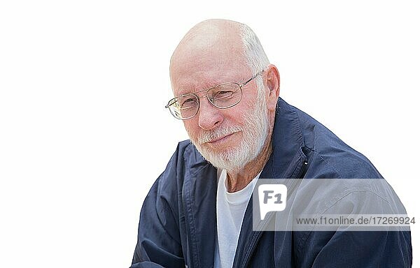 Handsome glücklich Senior Mann Porträt vor einem weißen Hintergrund