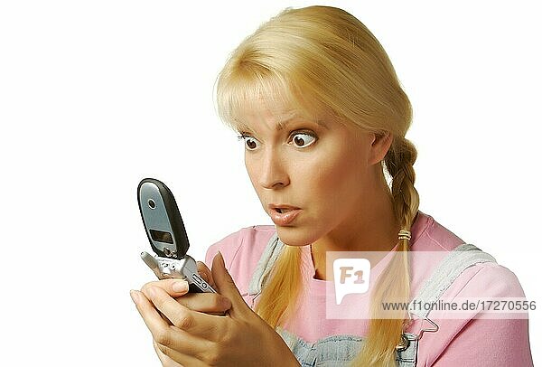 Verliebtes Mädchen texting mit Handy auf einem weißen Hintergrund