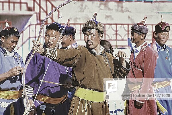 Men archery competition  Ulan Bator  Mongolia  Asia