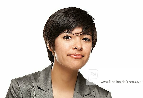Hübsche multiethnische junge erwachsene Frau Kopfschuss vor einem weißen Hintergrund