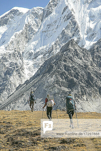 A climbing team heads towards Everest Basecamp