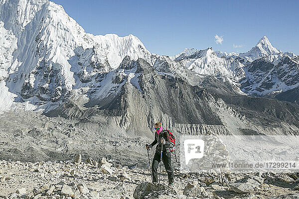 Bergsteigerin nimmt Kurs auf den Mount Everest