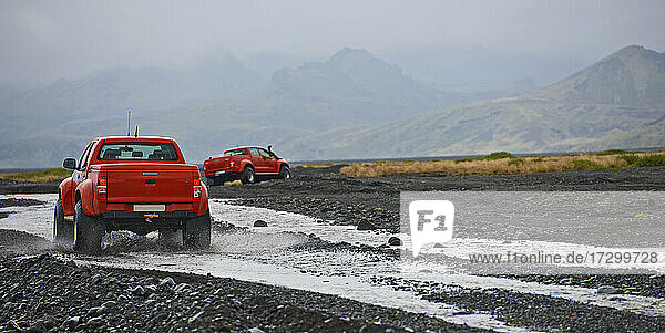 modifizierter Pick-up auf dem isländischen Hochland