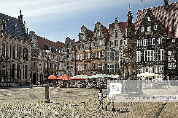 Marktplatz mit Roland und historischen Giebelhäusern  Altstadt  Bremen  Deutschland  Europa