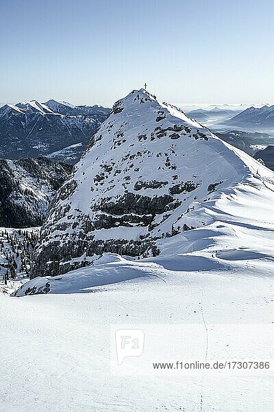 Bernadeinkopf  Blick über das Wettersteingebirge mit Schnee im Winter  Garmisch-Partenkirchen  Bayern  Deutschland  Europa