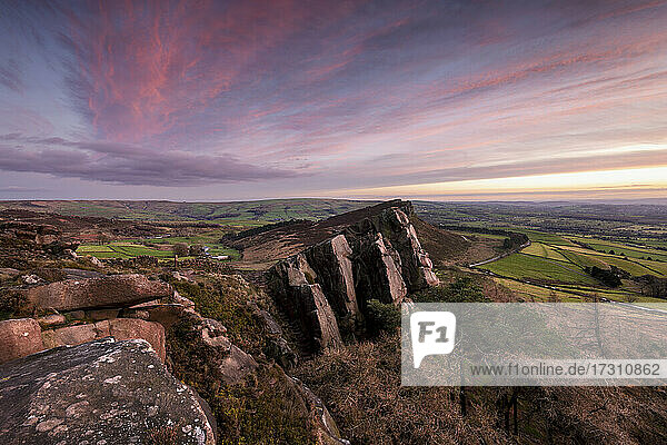 Hen Cloud at The Roaches with amazing sky, The Roaches, Peak District, Staffordshire, England, Vereinigtes Königreich, Europa