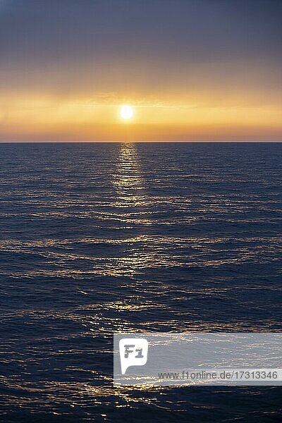 Sonnenuntergang über dem Meer  Dodekanes  Griechenland  Europa