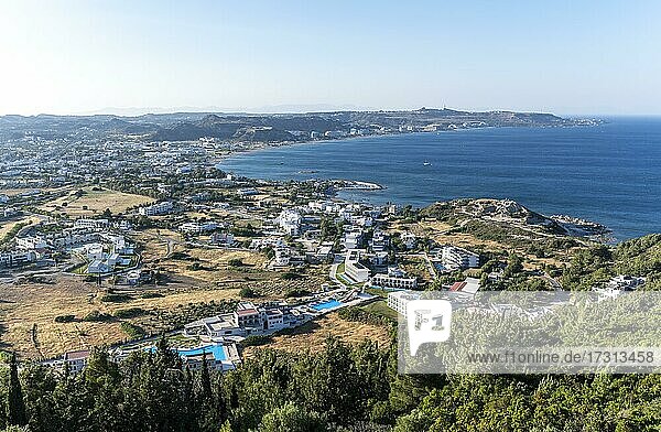 Blick über die Faliraki  Küste  Rhodos  Dodekanes  Griechenland  Europa