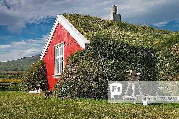 Traditionelles  mit Torf geschütztes Holzhaus Lindarbakki  Bakkagerði  Borgarfjörður  Island  Europa
