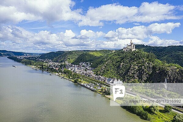 Marksburg mit Blick auf den Rhein  Unesco-Welterbe Mittelrheintal  Deutschland  Europa