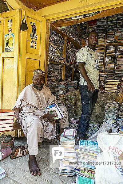 Buchhandlung auf dem Basar  Kano  Bundesstaat Kano  Nigeria  Afrika
