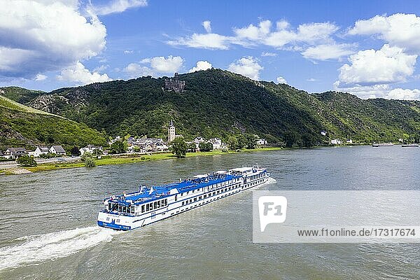Kreuzfahrtschiff auf dem Rhein  Unesco-Welterbe Mittelrheintal  Deutschland  Europa