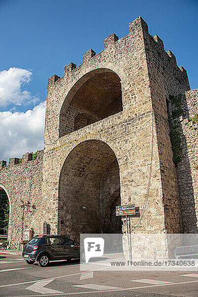 Europa  Italien  Latium  Rieti  Mittelalterliche Mauern  Porta d'Arci