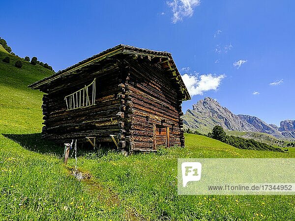 Alpine hut  behind the Geisler peaks  Puez-Odle nature Park  Dolomites  South Tyrol  Italy  Europe