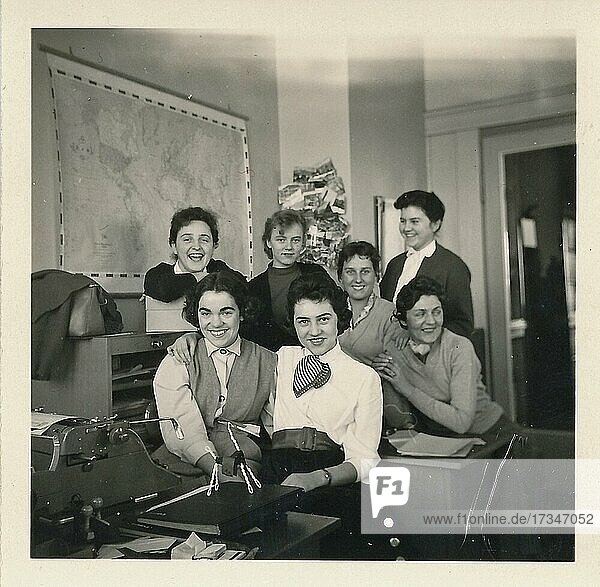 Everyday office life in 1956: Group photo with secretaries at DLW Deutsche Linoleum-Werke in Bietigheim  Baden-Württemberg  Germany  Europe