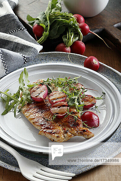 Grilled chicken with grilled radish and rocket