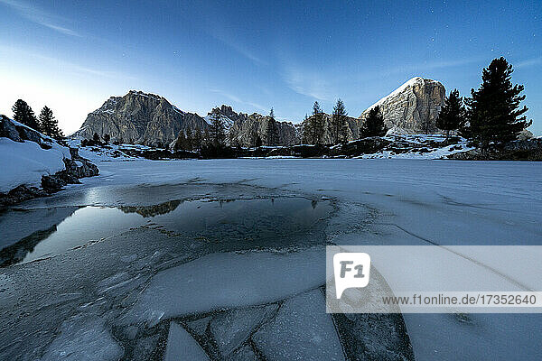 Dusk lights over the frozen lake Limides with Lagazuoi and Tofana di Rozes on background  Dolomites  Veneto  Italy  Europe