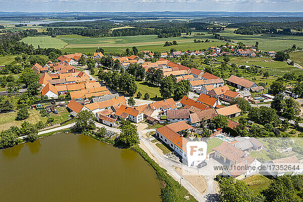 Luftaufnahme des historischen Dorfes Holasovice  UNESCO-Weltkulturerbe  Südböhmen  Tschechische Republik  Europa
