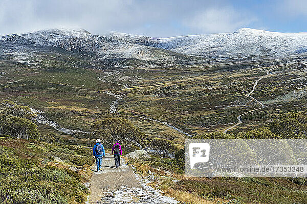 Australia  New South Wales  Two people hiking on trail at Charlotte Pass in Kosciuszko National Park