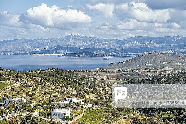 Blick auf das Meer zwischen Paros und Naxos  Paros  Kykladen  Griechenland  Europa