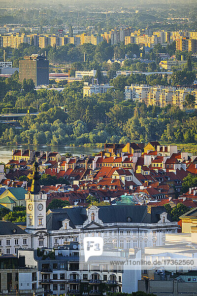 Polen  Woiwodschaft Masowien  Warschau  Historische Altstadt mit Wohnungen im Hintergrund