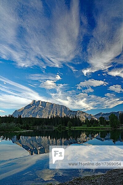 Mountain lake massif reflected in mountain lake  evening mood  Banff  National Park  Rocky Mountains  Alberta  Canada  North America