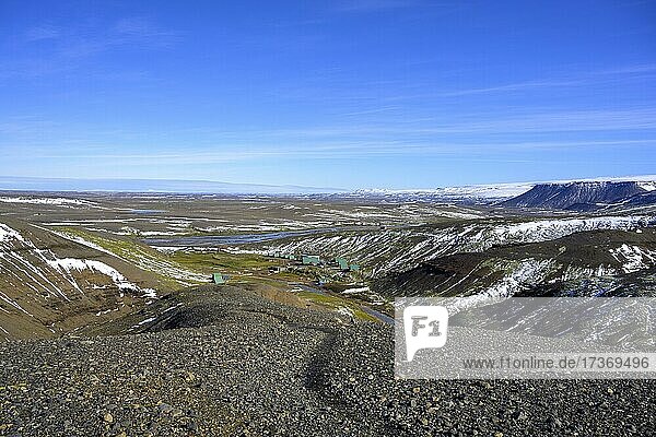 Blick zurück zur Berghütte  Wanderweg ins Heißquellengebiet Hveradalir  Kerlingarfjöll  Suðurland  Island  Europa