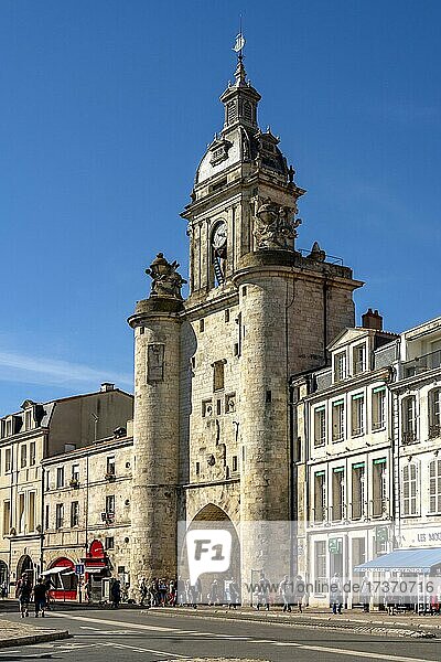 La Rochelle  der große Uhrenturm  Departement Charente Maritime  Nouvelle-Aquitaine  Frankreich  Europa