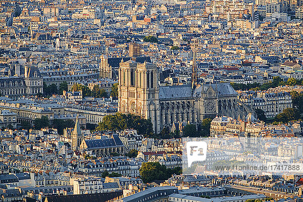 Luftaufnahme der Kathedrale Notre Dame in Paris vor dem Brand vom 15. April 2019