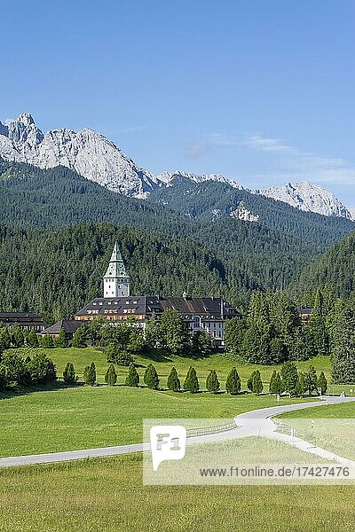 Schloss Elmau  Schlosshotel  Wettersteingebirge  Klais  Krün  Werdenfelser Land  Oberbayern  Bayern  Deutschland  Europa