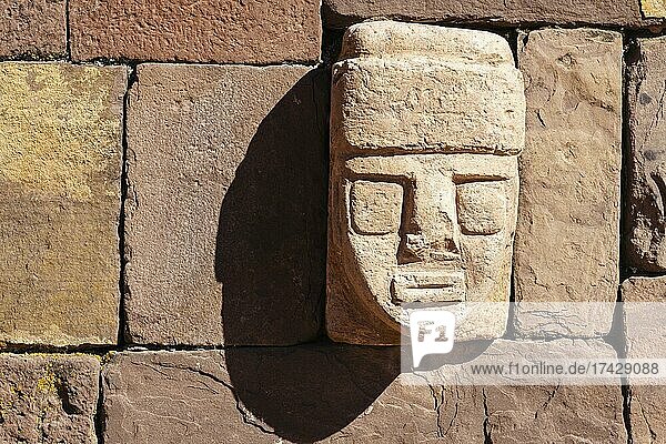 Kopfrelief im Versunkenen Hof  Ruinenanlage von Tiwanaku  auch Tiahuanaco  Unesco Weltkulturerbe  Departement La Paz  Bolivien  Südamerika