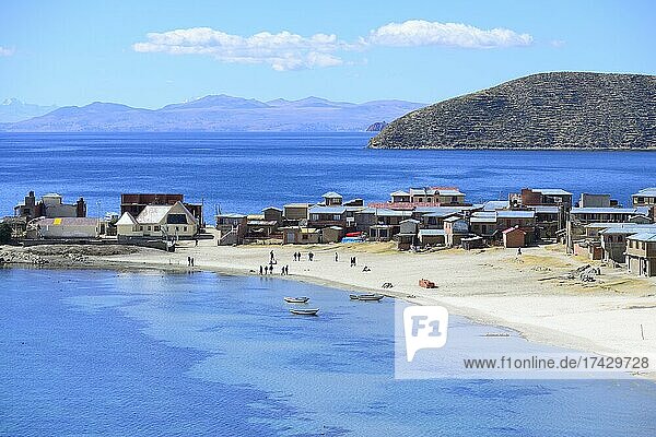Bay with sandy beach  Isla del Sol  Lake Titicaca  Department of La Paz  Bolivia  South America