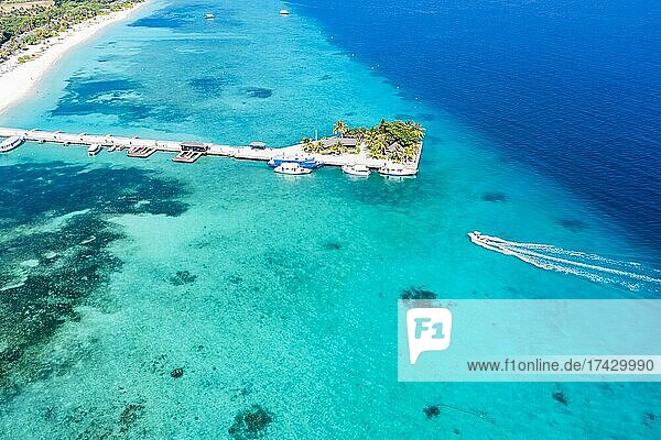 Luftaufnahme  Kuredu mit Wasserbungalows und Stränden  Laviyani Atoll  Malediven  Indischer Ozean  Asien