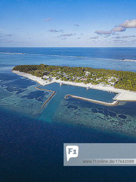 Maldives  Meemu Atoll  Veyvah  Aerial view of small inhabited island in Indian Ocean