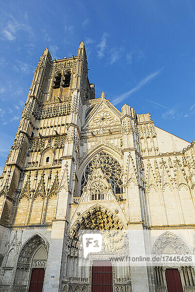 Frankreich  Departement Yonne  Auxerre  reich verzierte Fassade der Kathedrale von Auxerre